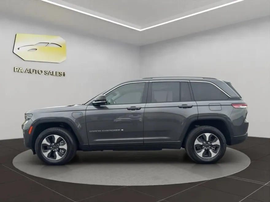 2022 Jeep Cherokee Limited 4xe photo 1