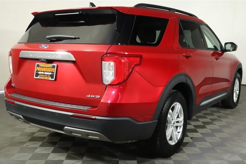 2021 Ford Explorer XLT photo 1
