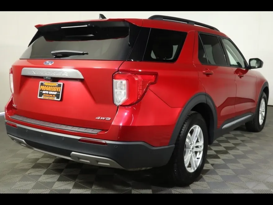 2021 Ford Explorer XLT photo 1
