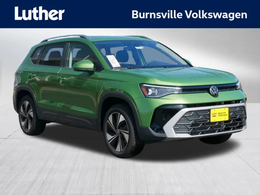 2025 Volkswagen Taos SE photo 1