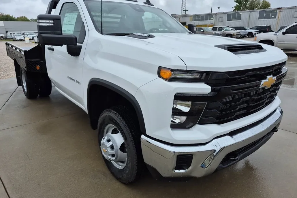 2025 Chevrolet Silverado 3500HD Work Truck photo 1