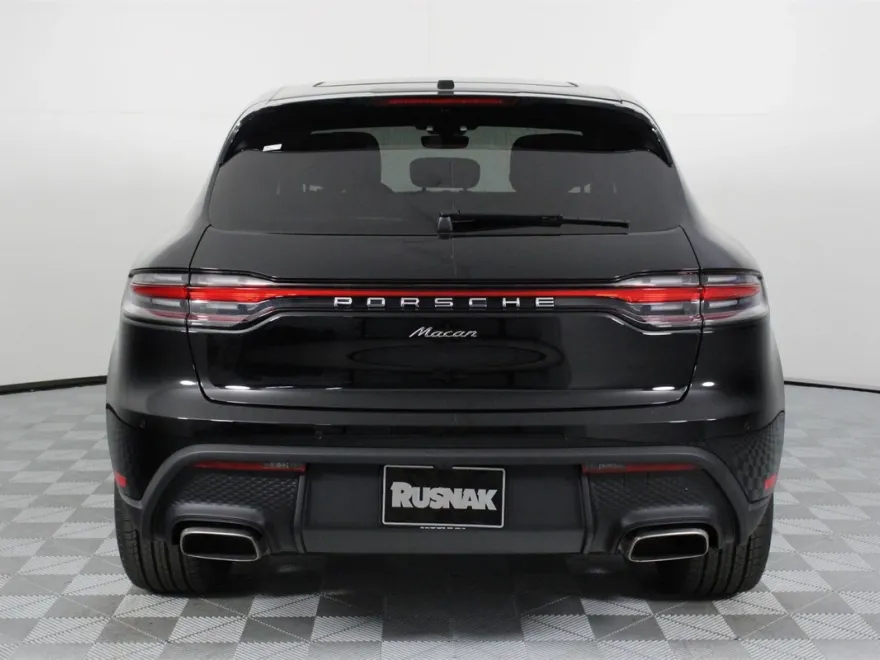 2026 Porsche Macan T photo 1