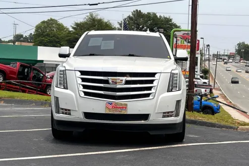2017 Cadillac Escalade Luxury photo 2