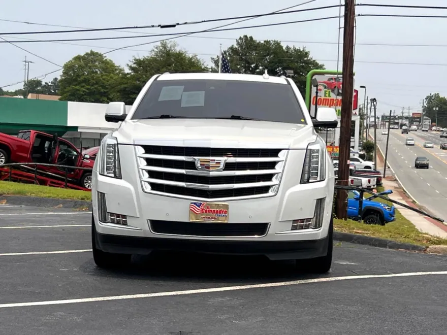 2017 Cadillac Escalade Luxury photo 2