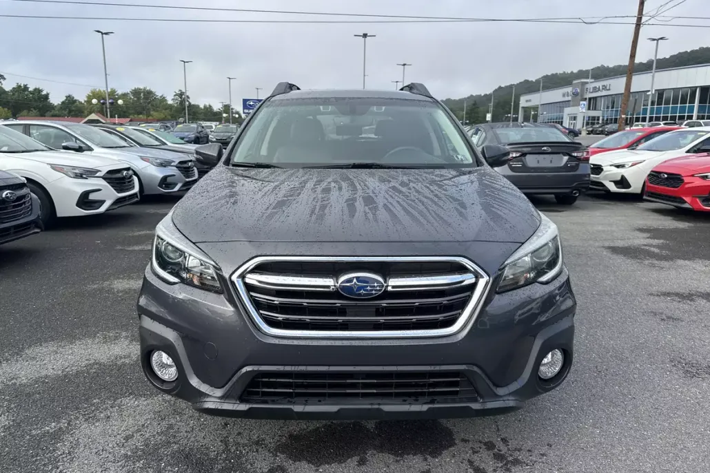 2019 Subaru Outback Limited photo 1