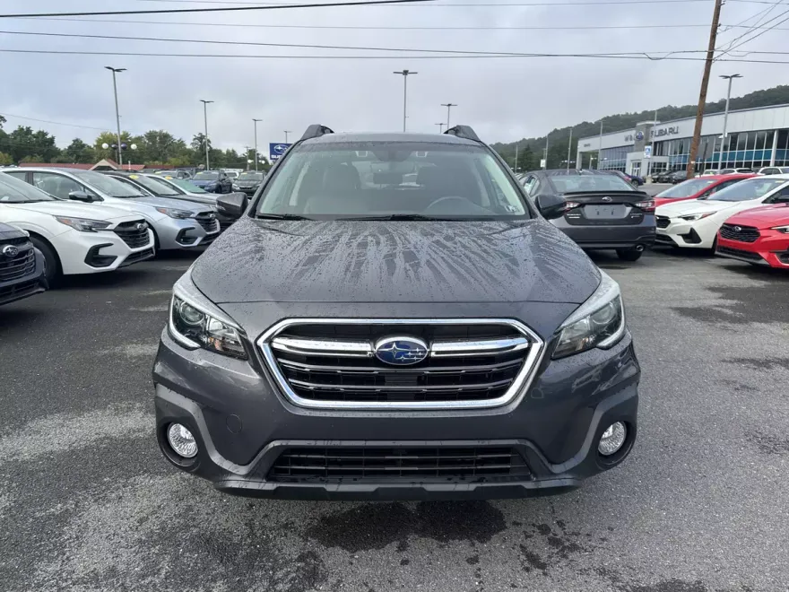 2019 Subaru Outback Limited photo 1