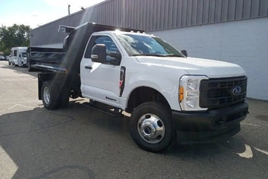 2023 Ford F-350 photo 1