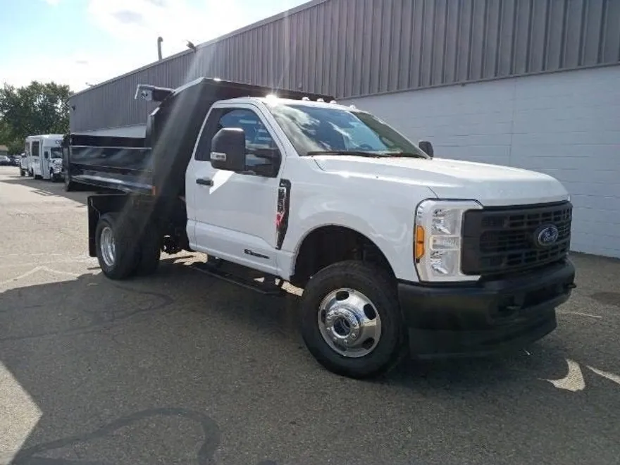 2023 Ford F-350 photo 1