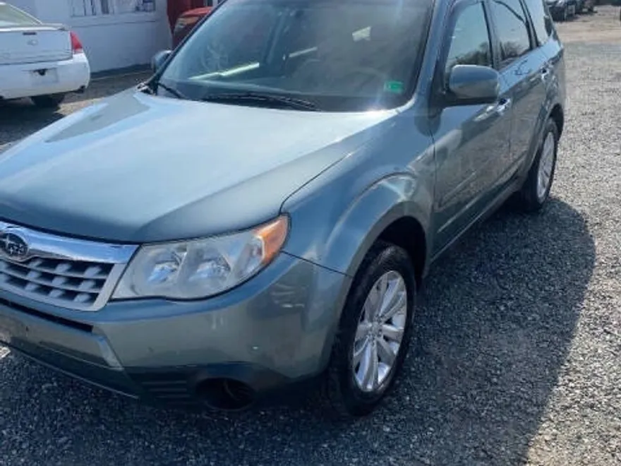 2013 Subaru Forester 2.5X Premium photo 1