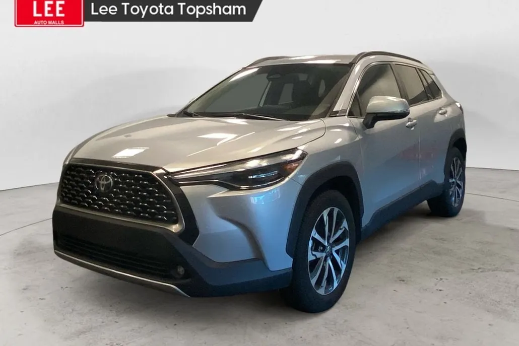 2024 Toyota Corolla Cross XLE photo 1