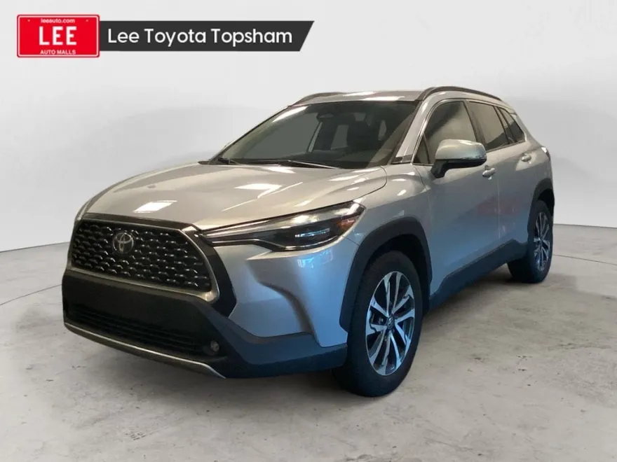 2024 Toyota Corolla Cross XLE photo 1