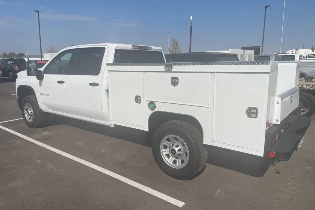 2025 Chevrolet Silverado 3500HD photo 1