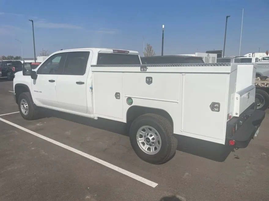 2025 Chevrolet Silverado 3500HD photo 1
