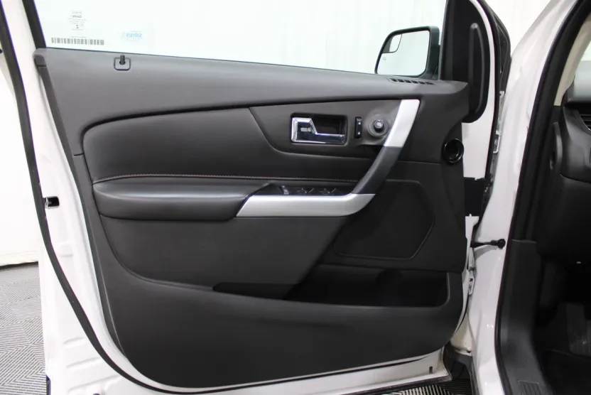 2013 Ford Edge SEL photo 1