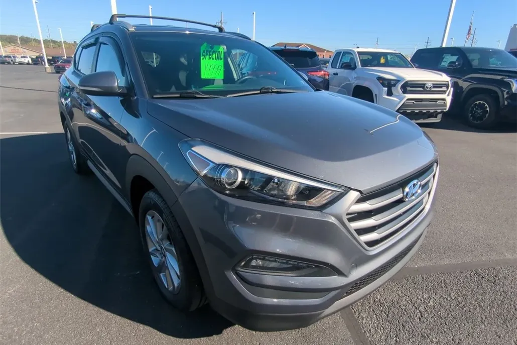 2017 Hyundai Tucson SE Plus photo 1