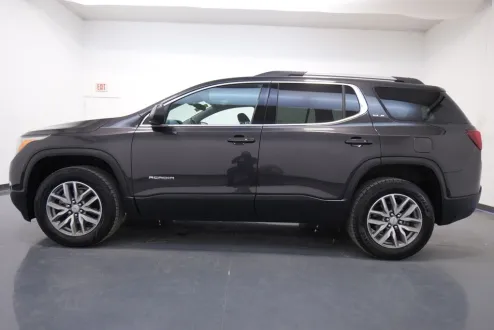 2017 Gmc Acadia SLE photo 2
