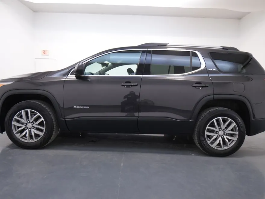 2017 Gmc Acadia SLE photo 2