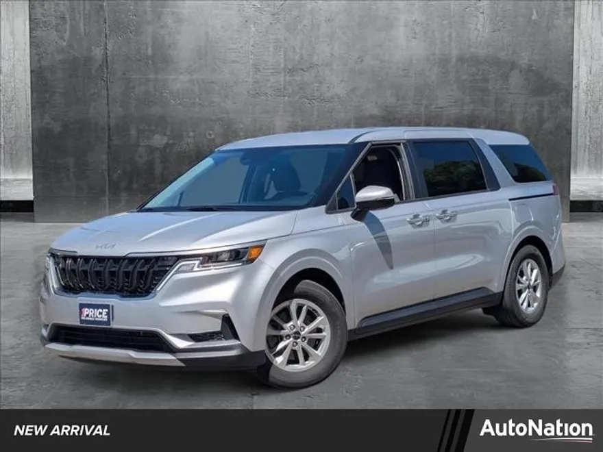 2023 Kia Carnival LX photo 1