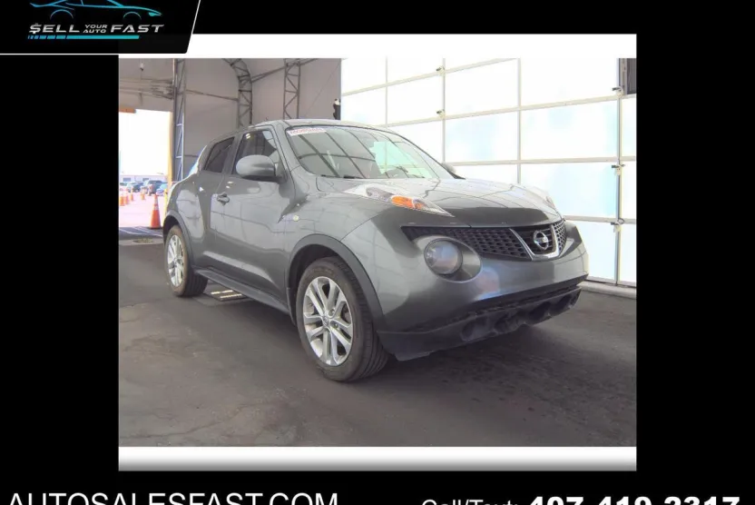 2011 Nissan Juke SV photo 1