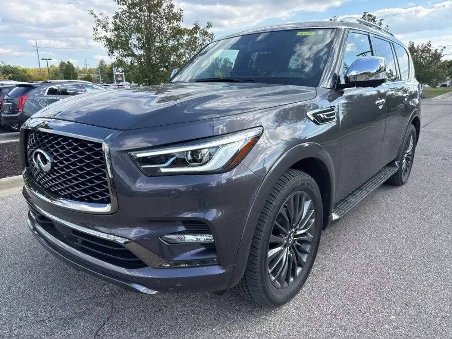 2023 Infiniti QX80 Luxe photo 1