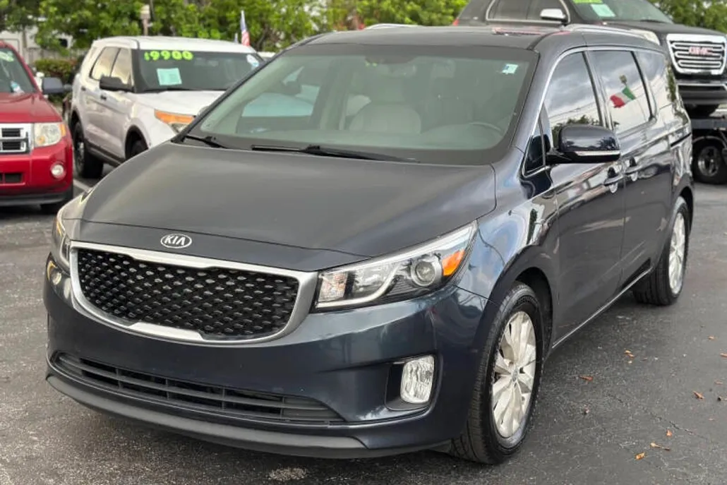 2016 Kia Sedona EX photo 1
