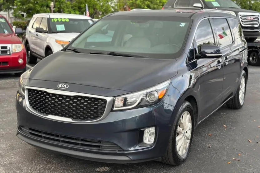 2016 Kia Sedona EX photo 1