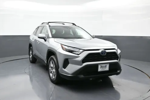 2024 Toyota RAV4 Hybrid XLE photo 3