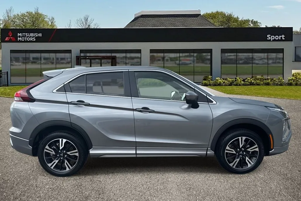 2025 Mitsubishi Eclipse Cross SEL photo 1