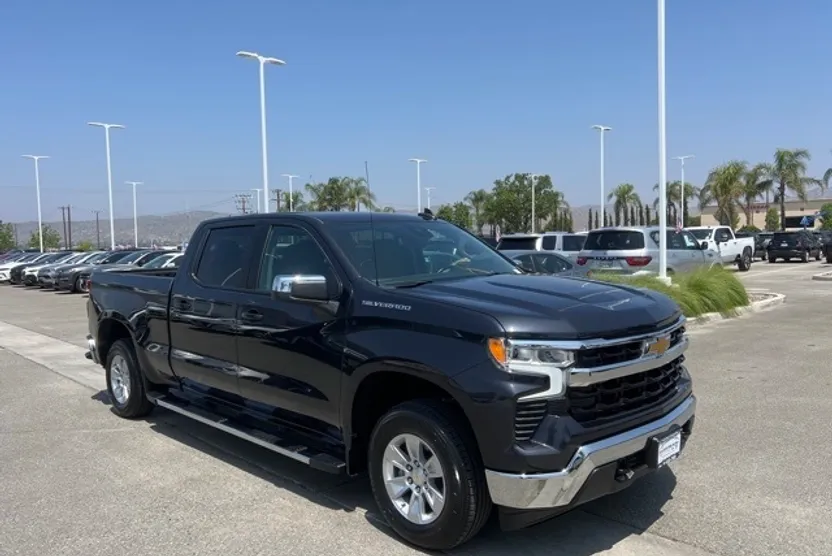 2024 Chevrolet Silverado 1500 LT photo 1