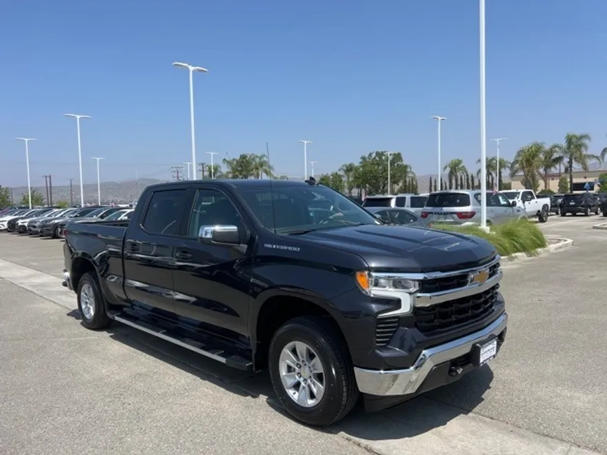 2024 Chevrolet Silverado 1500 LT photo 1