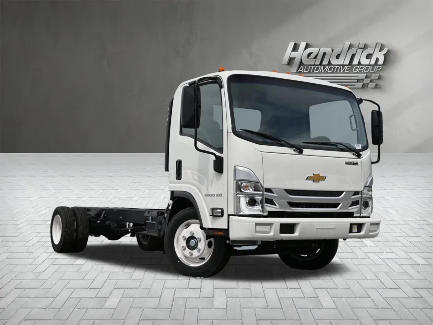 2025 Chevrolet Silverado photo 1