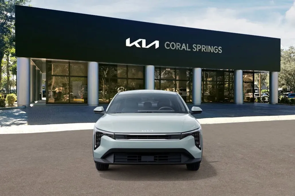 2025 Kia K4 LXS photo 1