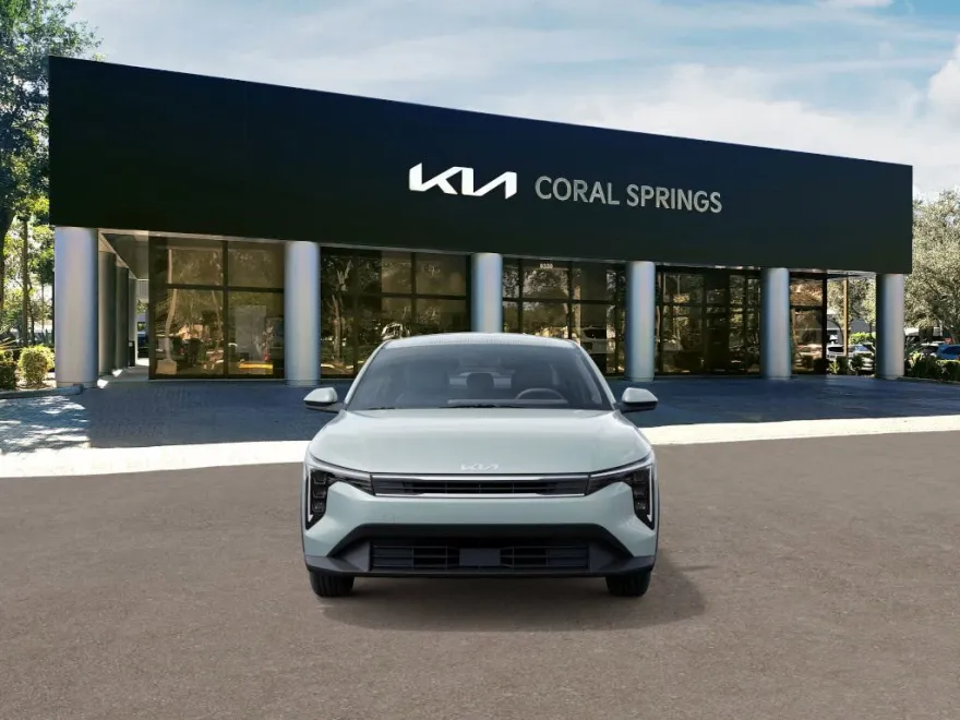 2025 Kia K4 LXS photo 1