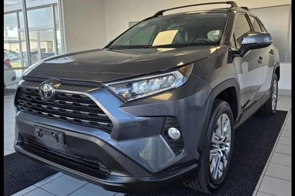 2019 Toyota RAV4 XLE Premium photo 1