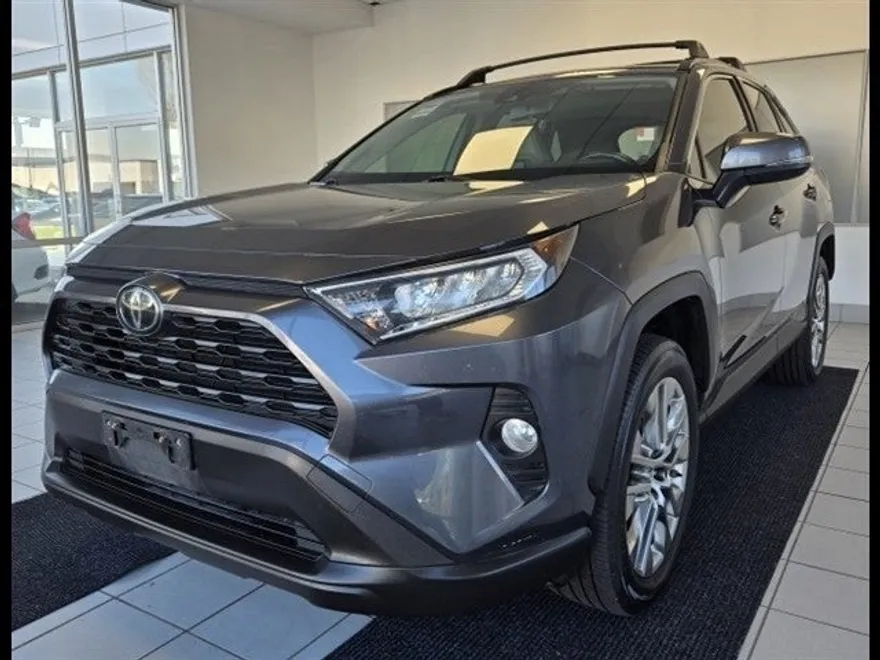 2019 Toyota RAV4 XLE Premium photo 1