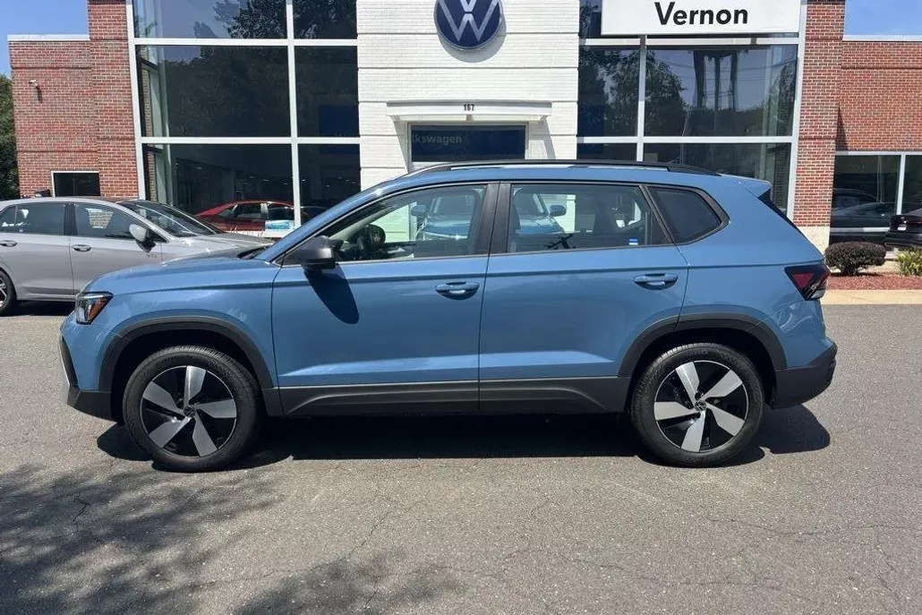 2025 Volkswagen Taos S photo 1
