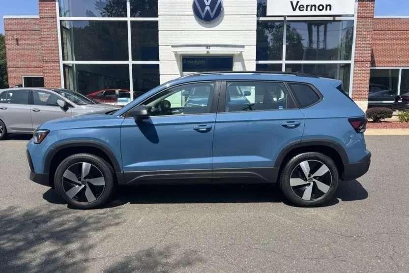 2025 Volkswagen Taos S photo 1