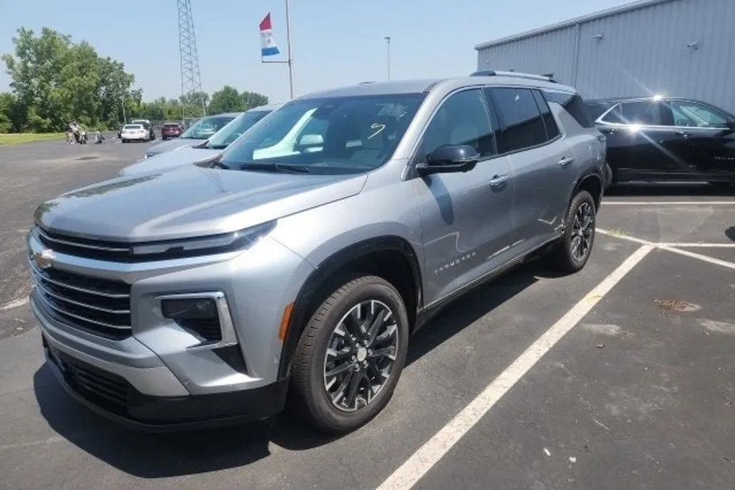 2024 Chevrolet Traverse Premier photo 1
