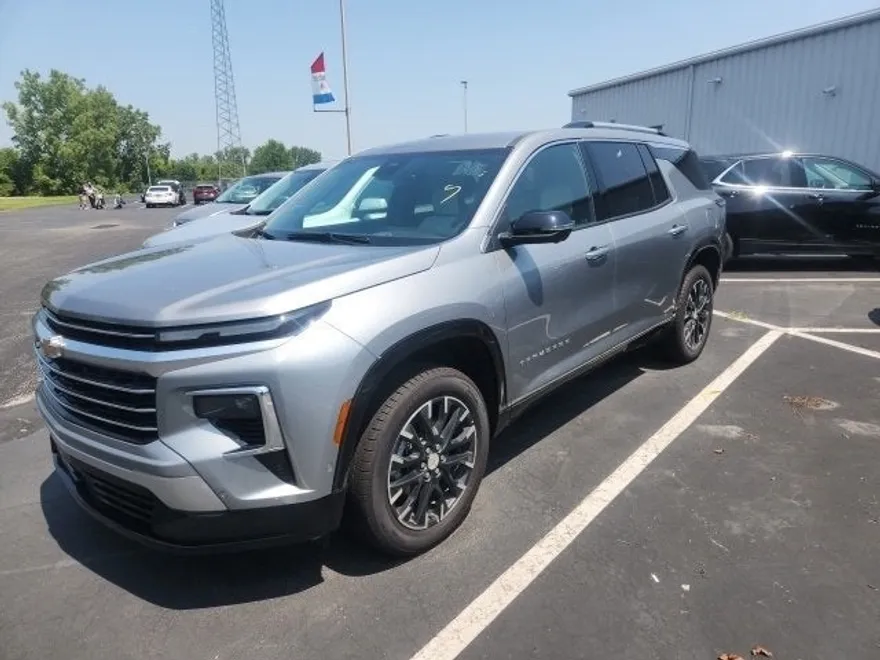 2024 Chevrolet Traverse Premier photo 1