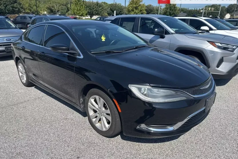 2015 Chrysler 200 Limited photo 1