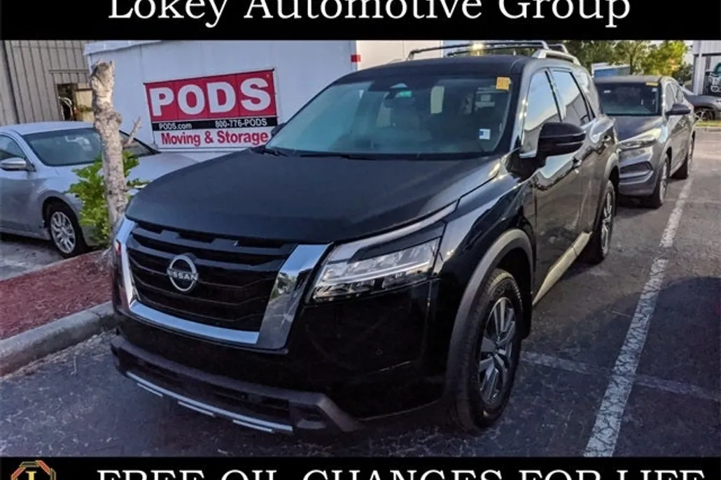 2023 Nissan Pathfinder SL photo 1