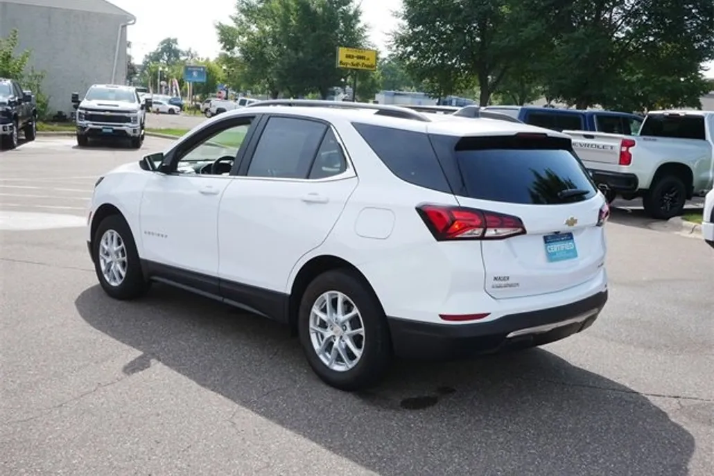 2023 Chevrolet Equinox LT photo 1