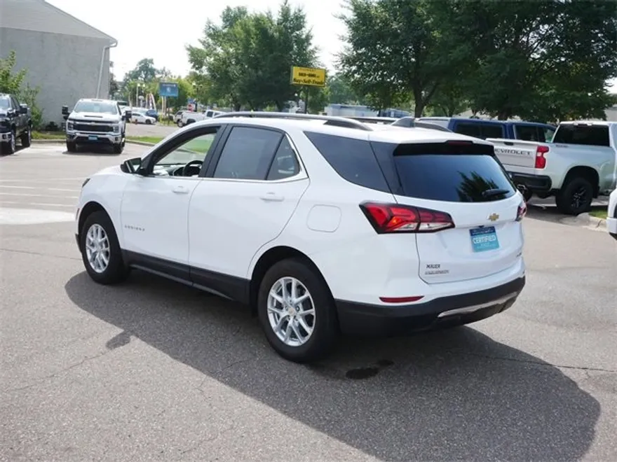 2023 Chevrolet Equinox LT photo 1