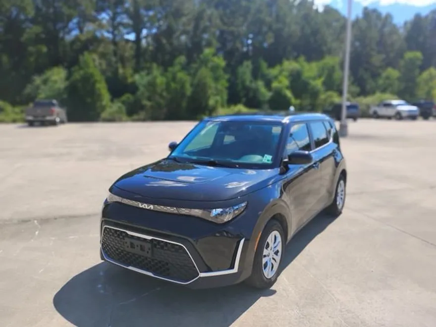 2023 Kia Soul LX photo 1