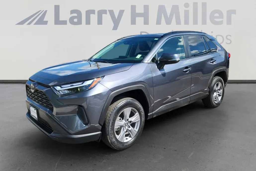 2025 Toyota RAV4 Hybrid XLE photo 1