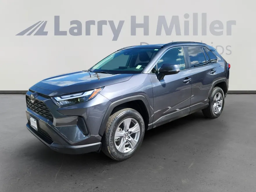 2025 Toyota RAV4 Hybrid XLE photo 1
