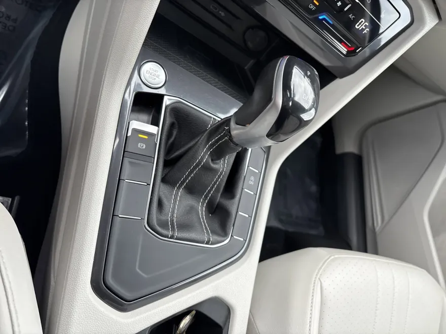 2022 Volkswagen Tiguan SE photo 1