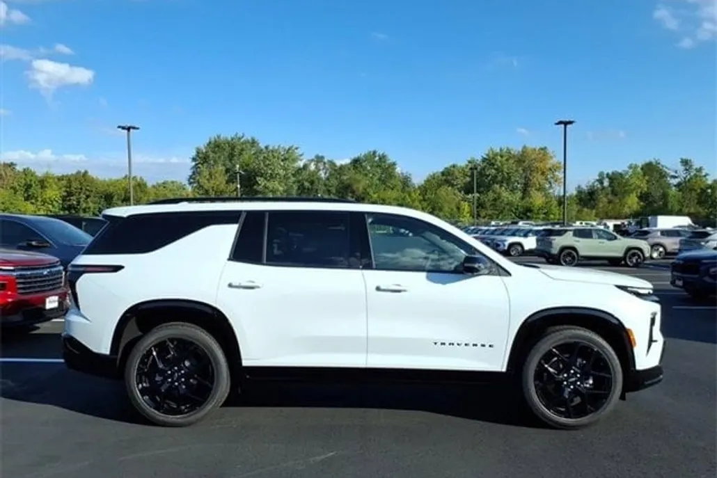 2026 Chevrolet Traverse RS photo 1