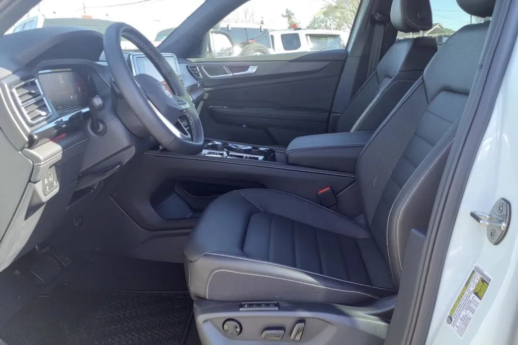 2025 Volkswagen Atlas Cross Sport SEL photo 1