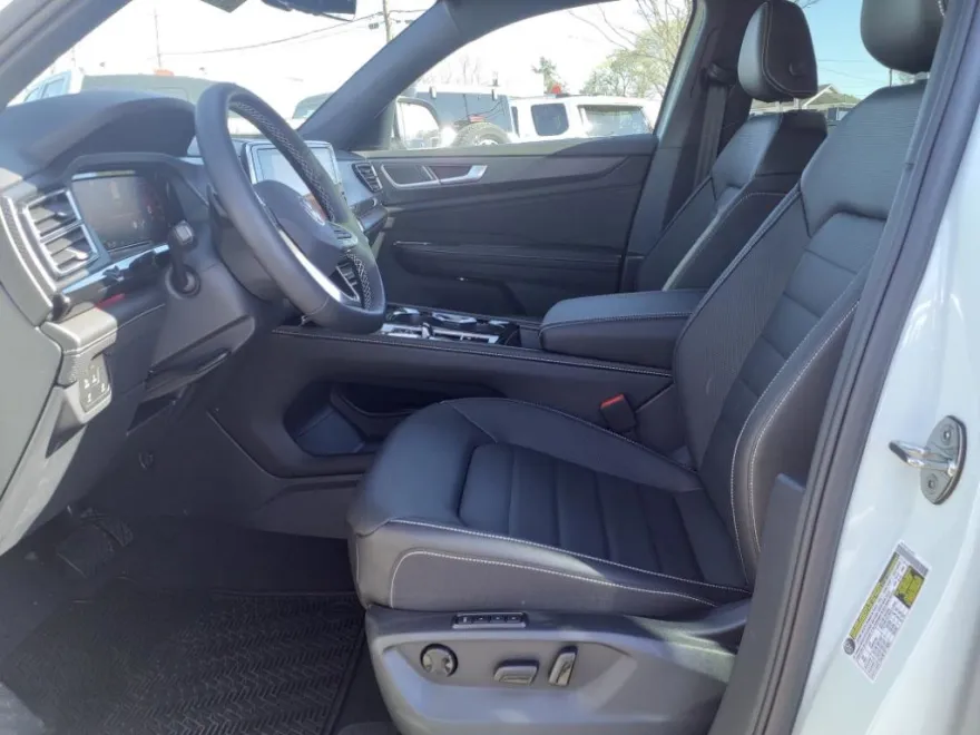 2025 Volkswagen Atlas Cross Sport SEL photo 1